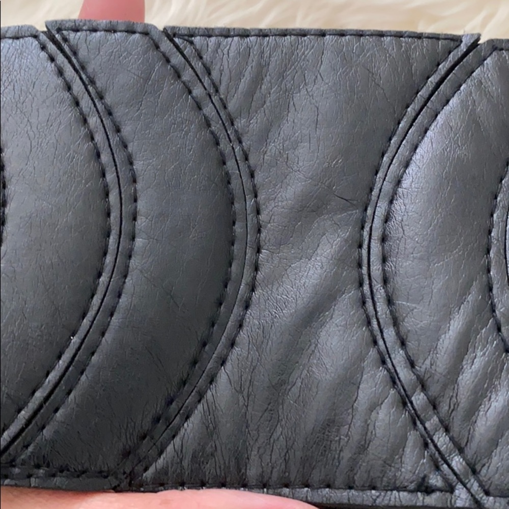 Bebe high waist 3 buckle belt - Picture 10 of 11